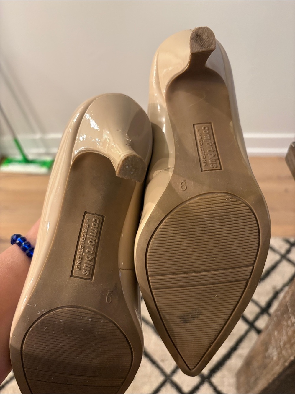 Bundle! Beige Patent Pointed-Toe Pumps - Picture 4 of 4